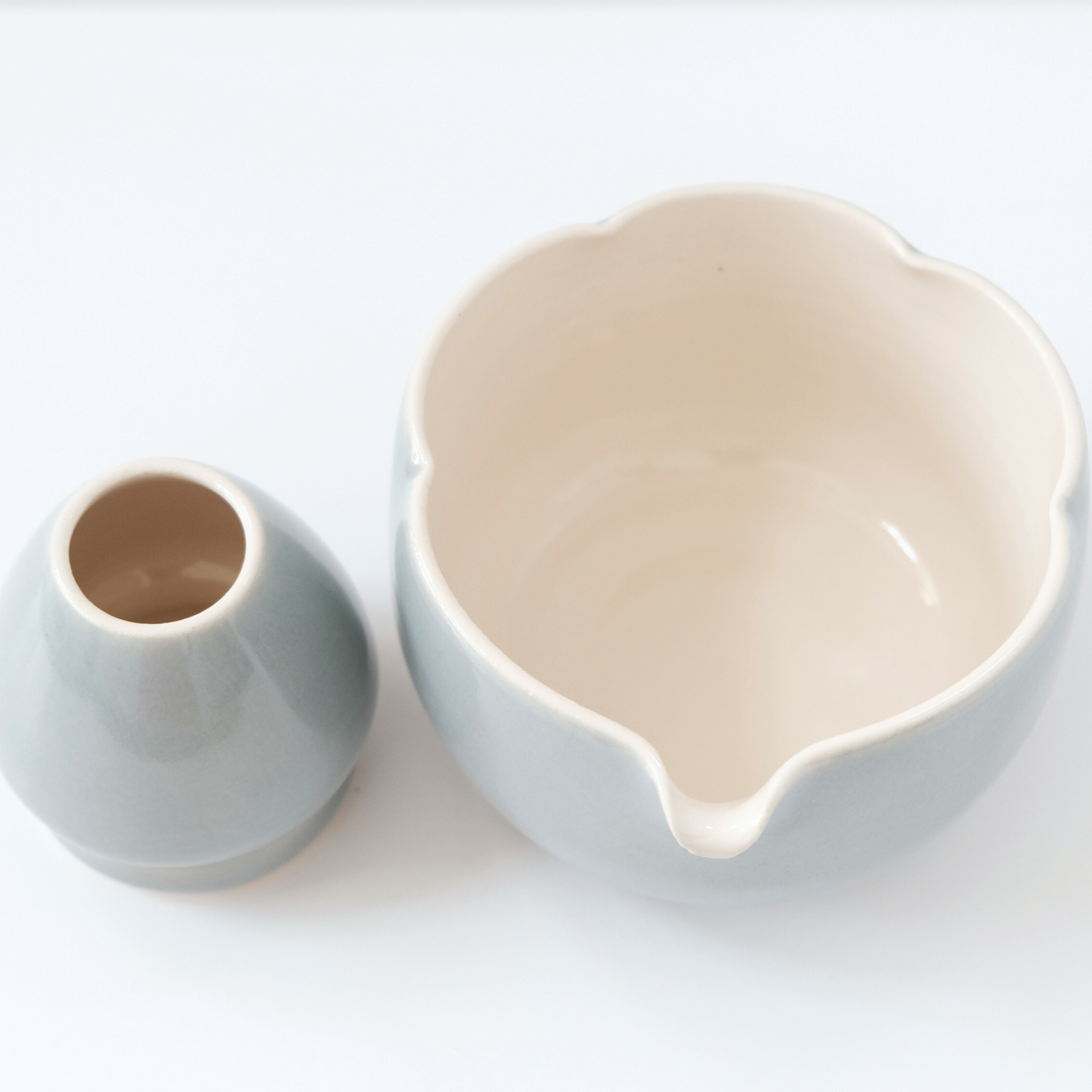 French Blue & Off-White Flower Matcha Set