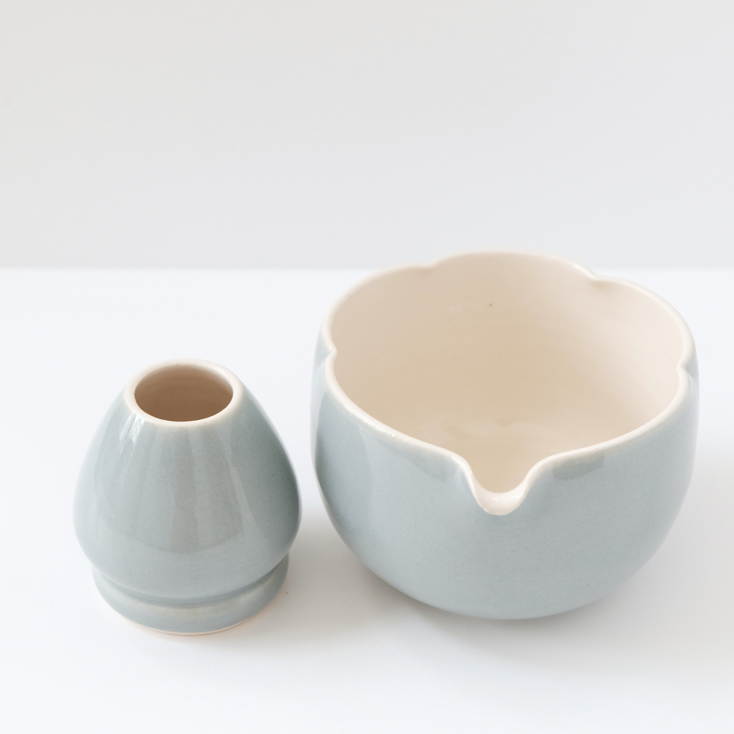 French Blue & Off-White Flower Matcha Set