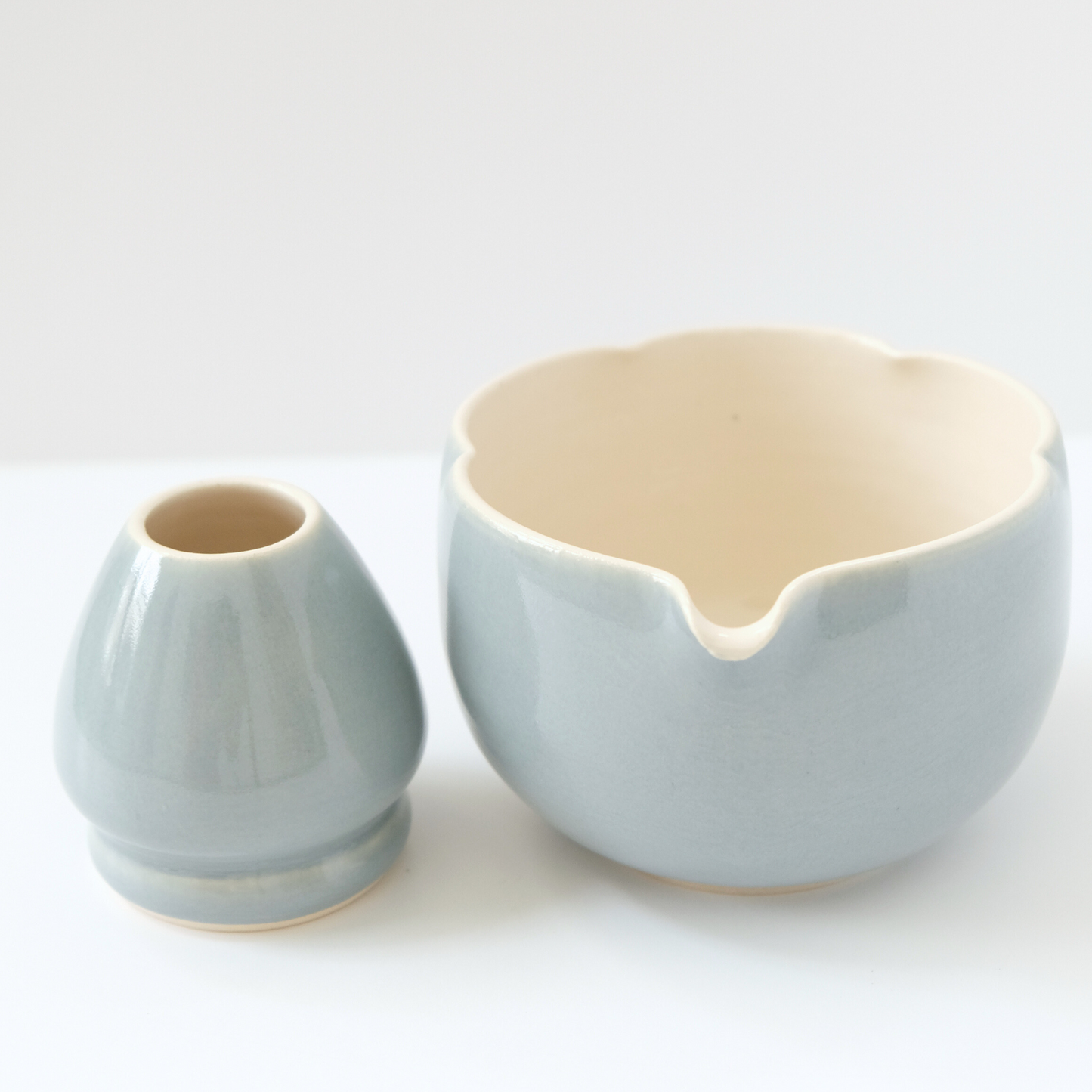 French Blue & Off-White Flower Matcha Set